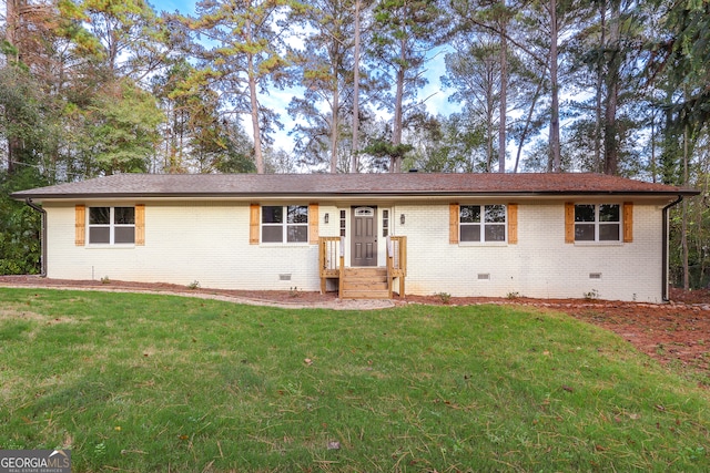 single story home featuring a front lawn