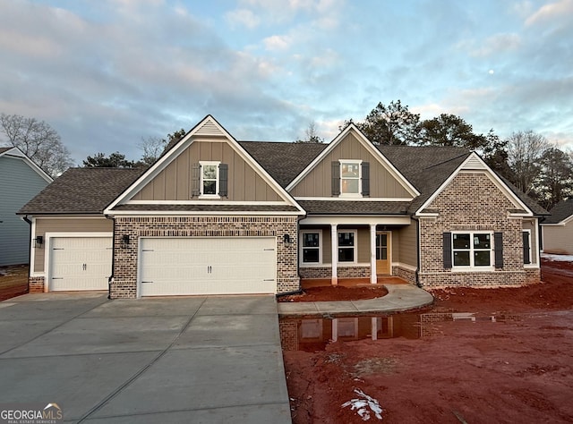 craftsman house featuring a garage