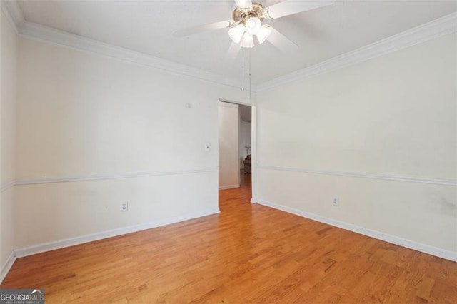 unfurnished room featuring light wood-type flooring, ceiling fan, and crown molding