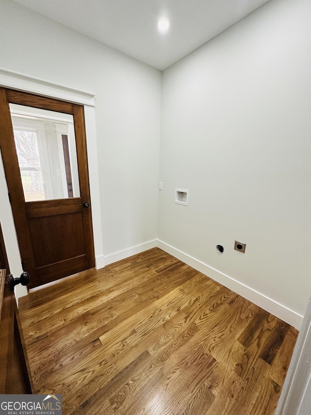 foyer with recessed lighting, wood finished floors, and baseboards