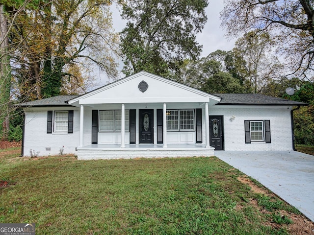 ranch-style home with a front yard and covered porch