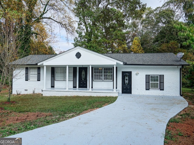 single story home featuring a front lawn and a porch