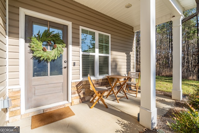 entrance to property featuring covered porch