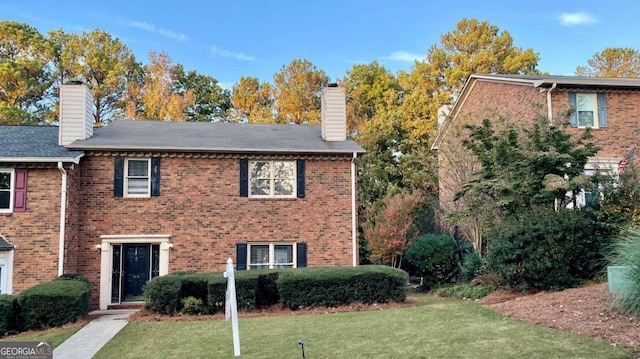 view of front facade with a front lawn