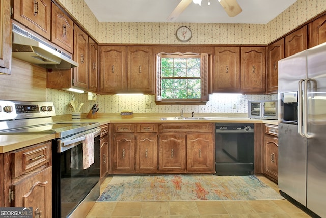 kitchen featuring stainless steel appliances, ceiling fan, sink, and decorative backsplash