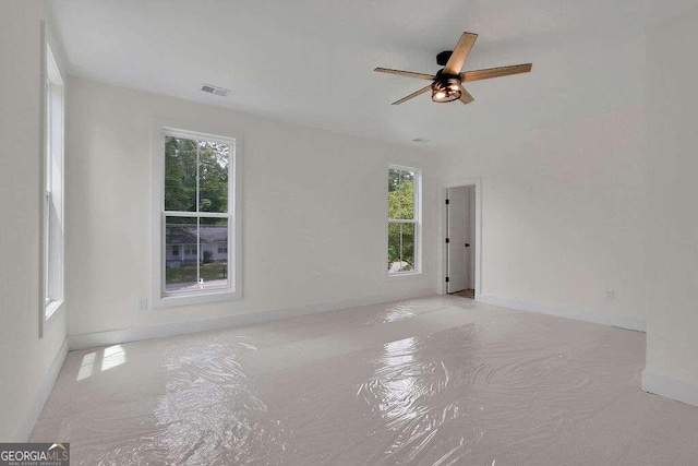 empty room with ceiling fan