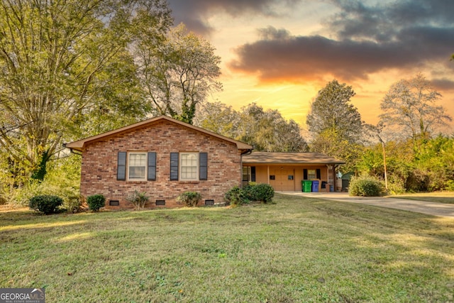 ranch-style home featuring a lawn