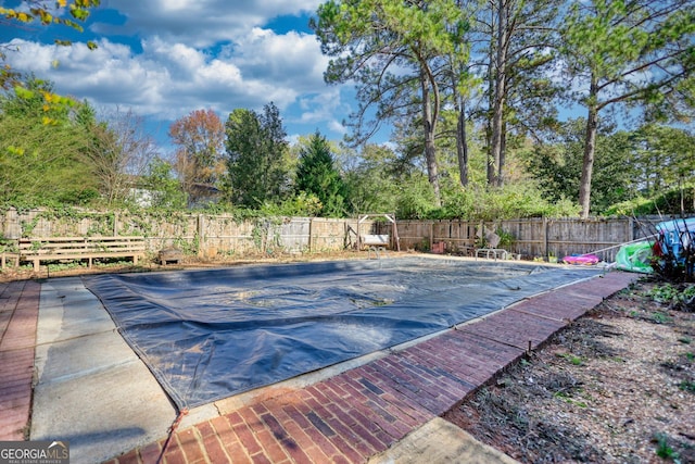 view of swimming pool