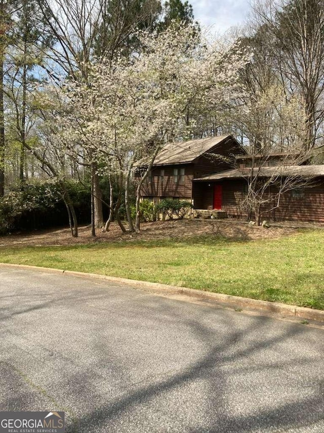 view of front of property with a front lawn