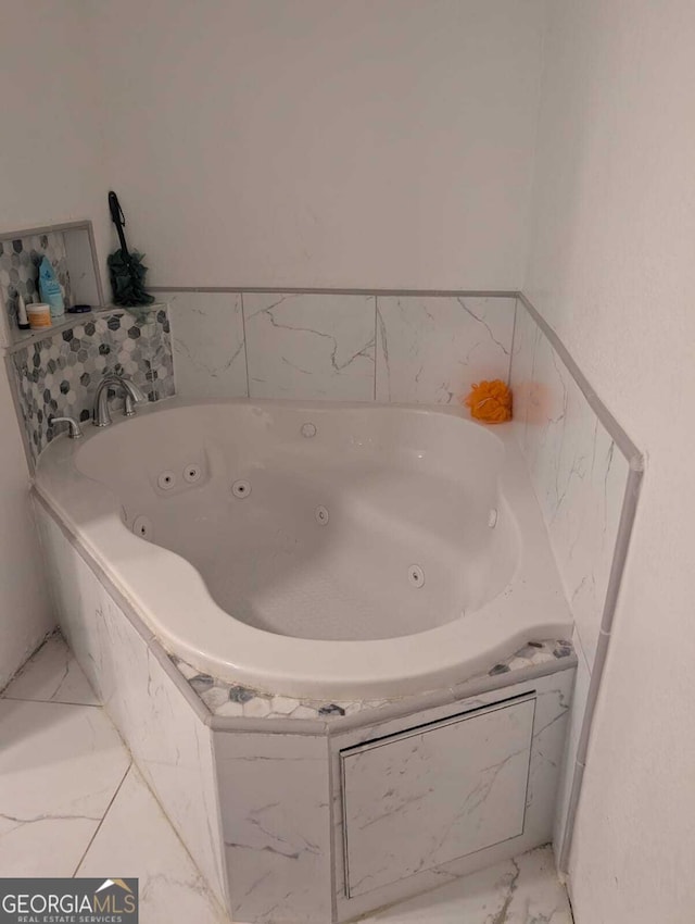 bathroom featuring tiled tub