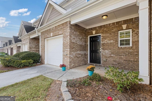 property entrance with covered porch