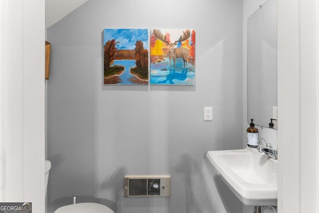 bathroom featuring toilet and sink