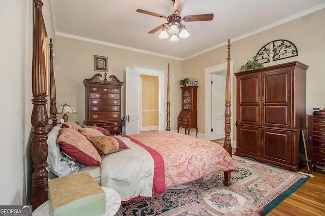 bedroom featuring light wood finished floors, ceiling fan, and crown molding