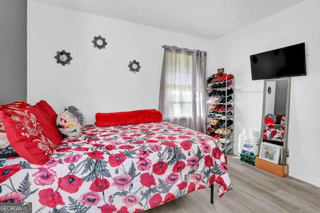 2611 Kings Cir, Lawrenceville, GA 30044 - bedroom with wood finished floors