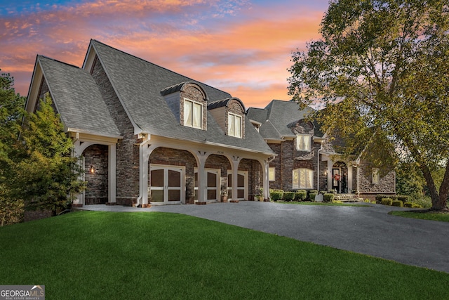 view of front facade featuring a garage and a yard