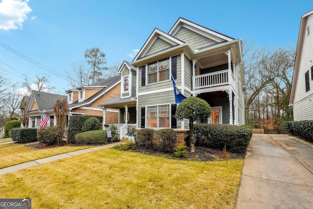 view of front of property featuring a front lawn and a balcony