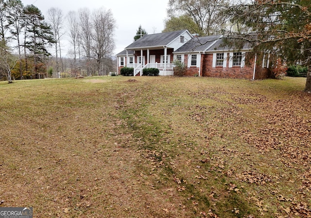 ranch-style home with a front lawn and covered porch