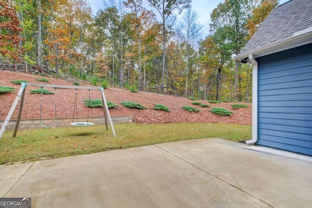 view of yard featuring a patio