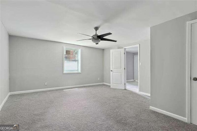 carpeted empty room featuring ceiling fan