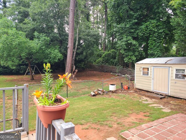 view of yard featuring a storage unit