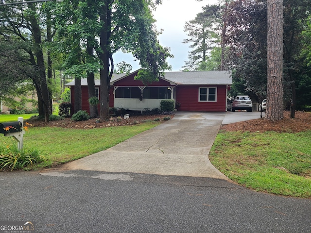 ranch-style home featuring a front yard