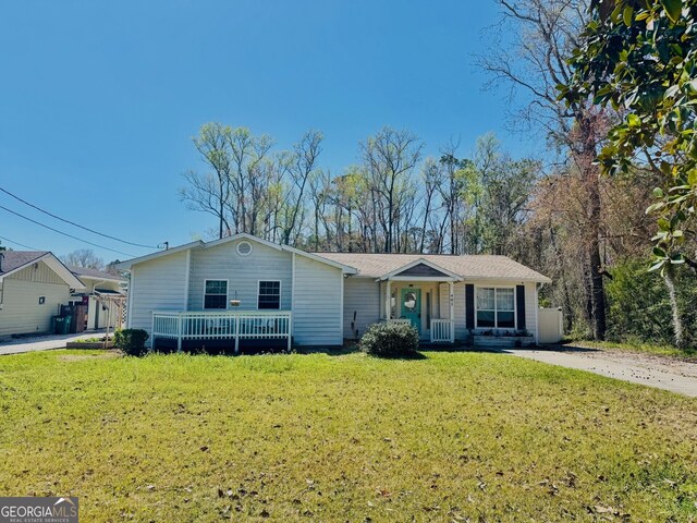 single story home featuring a front yard