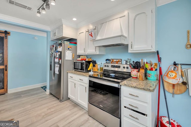 kitchen with premium range hood, light wood-style flooring, stainless steel appliances, crown molding, and a barn door