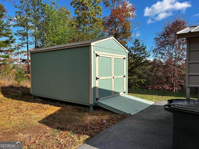 view of outbuilding