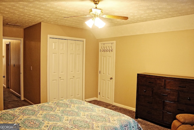 carpeted bedroom with ceiling fan, a textured ceiling, and a closet