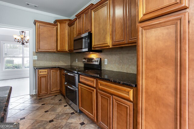 kitchen featuring backsplash, a chandelier, crown molding, and stainless steel appliances