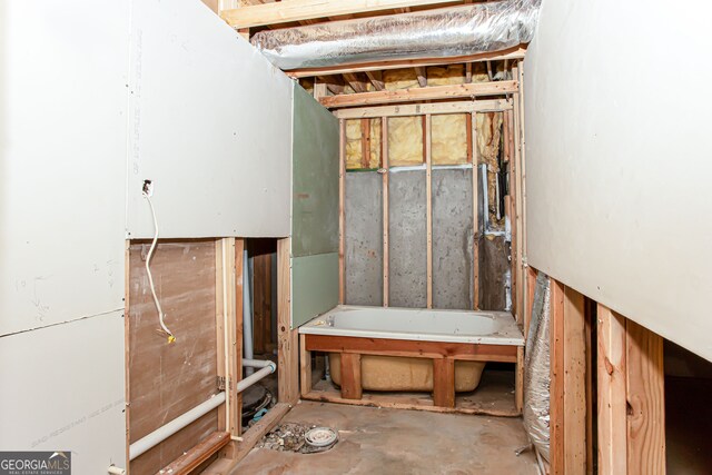 bathroom featuring a bathtub