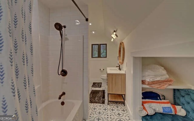 full bathroom featuring vanity, toilet, tiled shower / bath, and vaulted ceiling