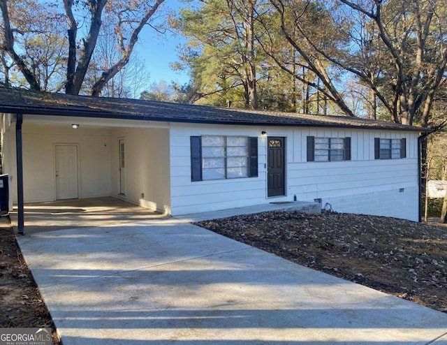 single story home featuring a carport