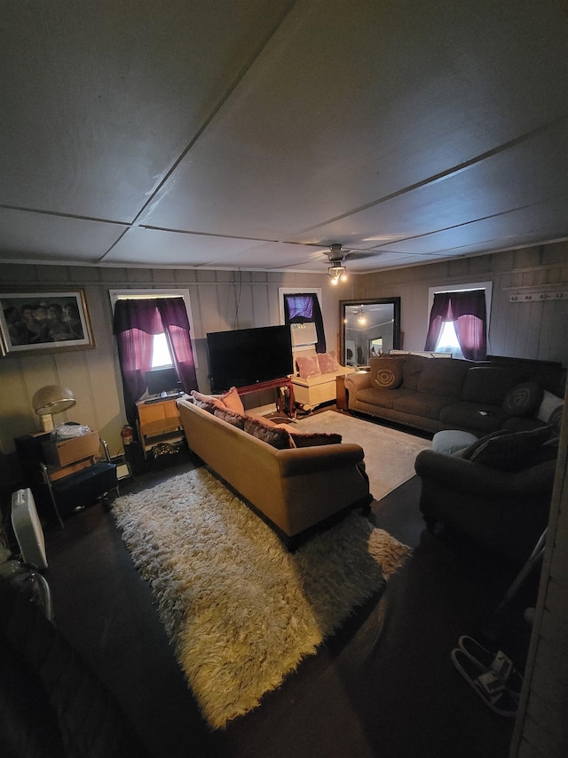 carpeted living room with ceiling fan