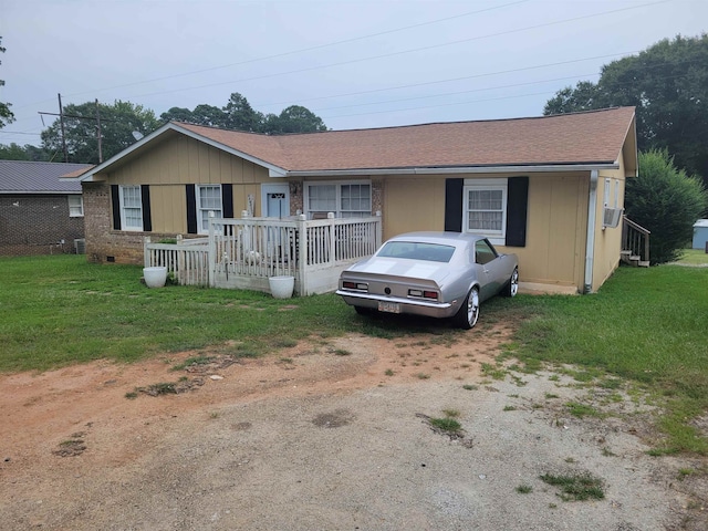 single story home featuring a front yard