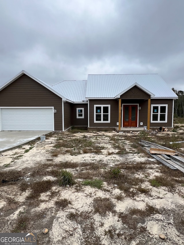 view of front facade featuring a garage