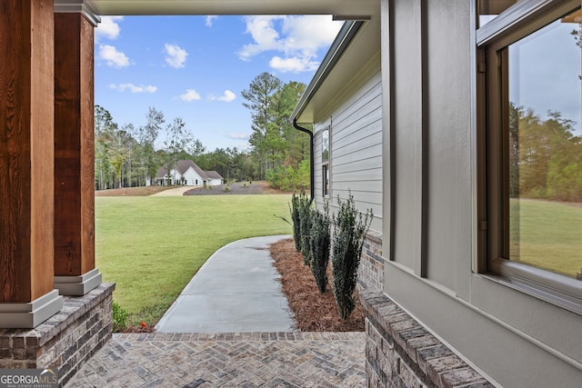 view of yard featuring a patio area