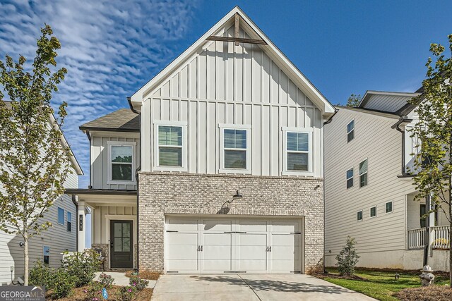 view of front of house featuring a garage