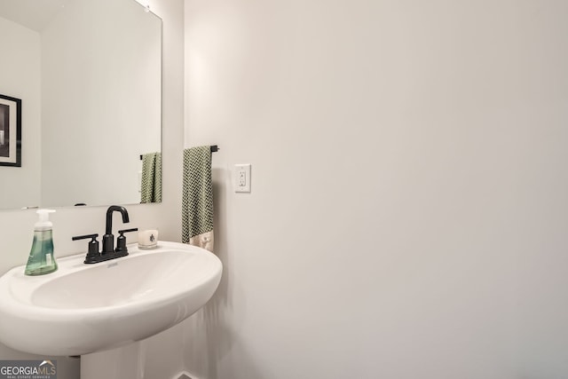 bathroom featuring sink