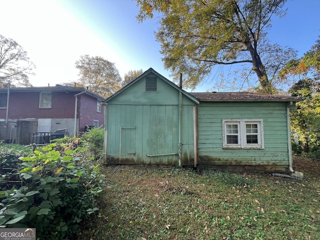 view of outbuilding with a lawn