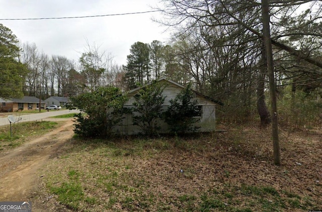 841 Clements St, Thomson, GA 30824 - view of side of property featuring dirt driveway
