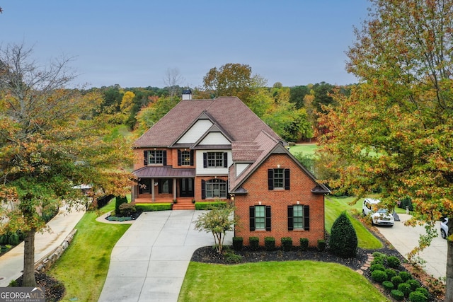 view of front of home featuring a front yard