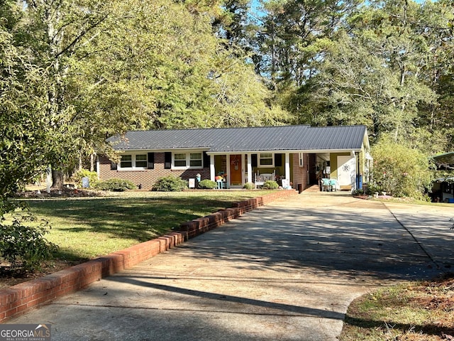 ranch-style home with a front lawn