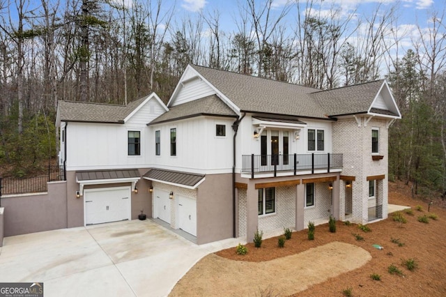 view of front of house featuring a garage