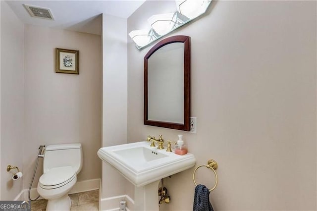 bathroom featuring toilet and sink