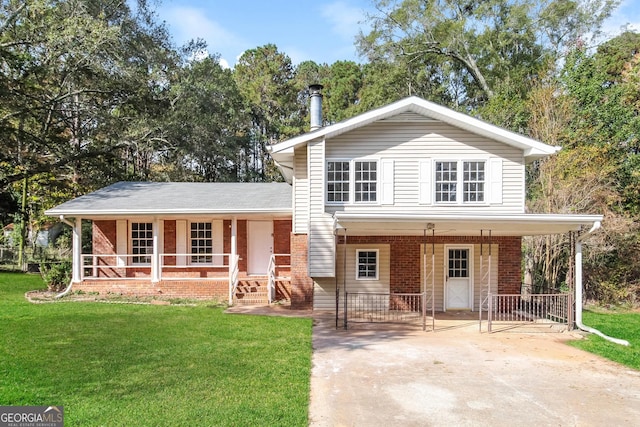 view of front of property featuring covered porch and a front yard