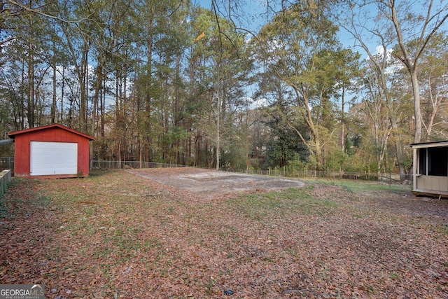 view of yard with an outdoor structure and a garage