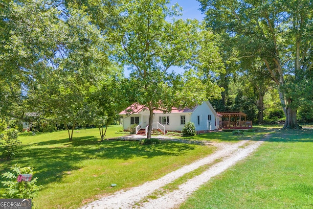 view of yard with a pergola