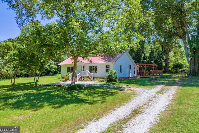 view of front facade featuring a pergola and a front yard