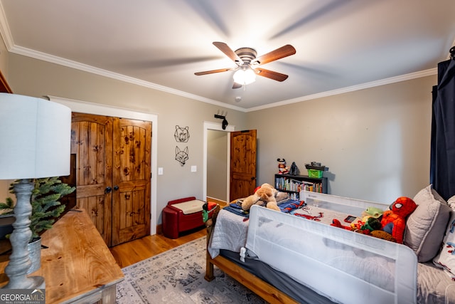 bedroom with crown molding, ceiling fan, and light hardwood / wood-style flooring